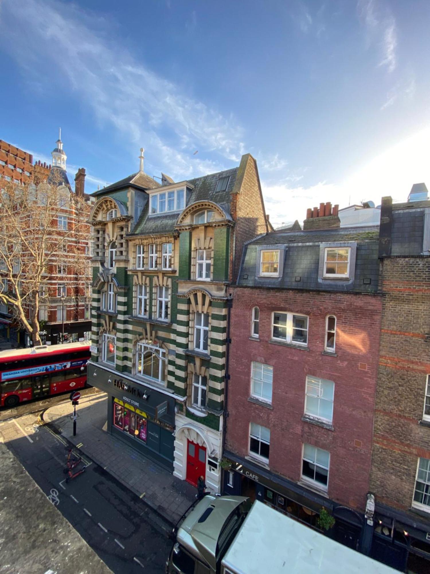 Stay In The Heart Of Soho Лондон Экстерьер фото