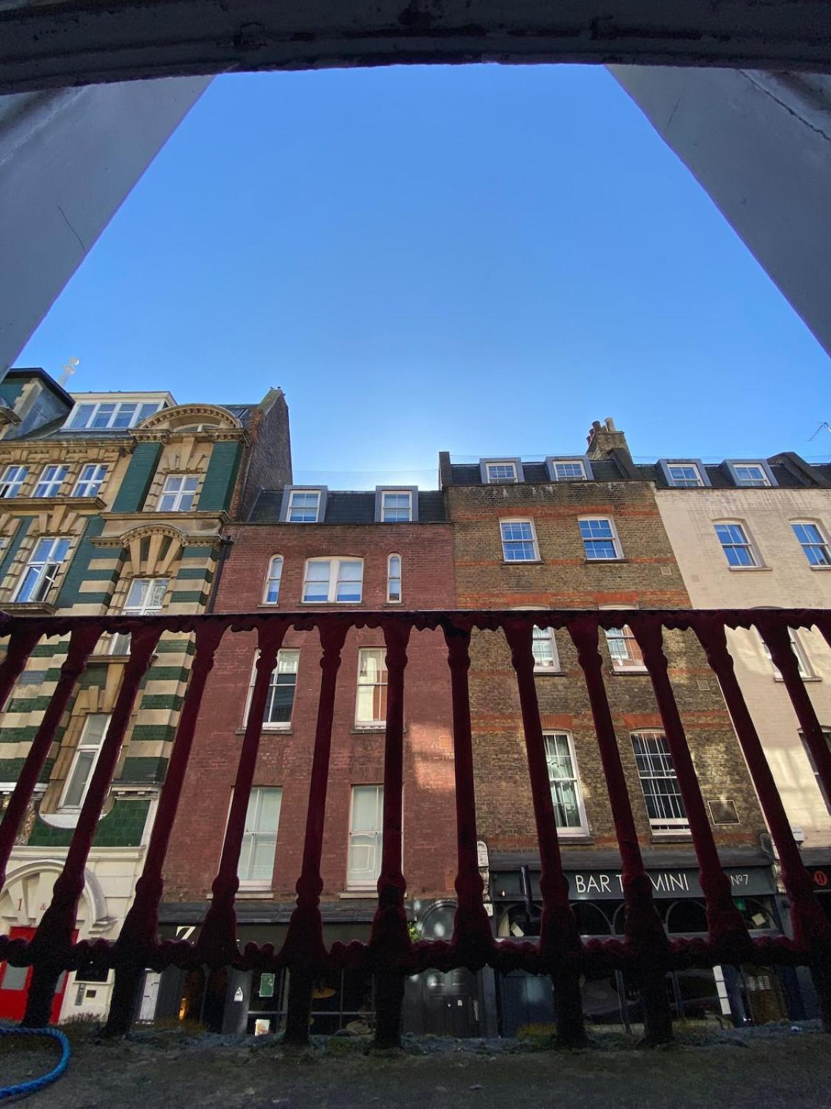 Stay In The Heart Of Soho Лондон Экстерьер фото